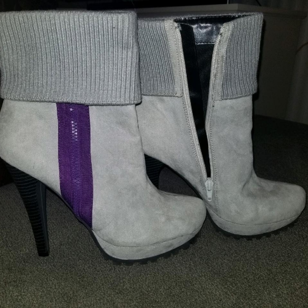 Size 8.5 boots